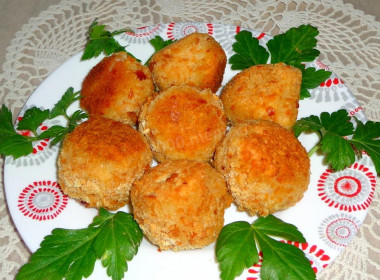 Potato balls with cheese