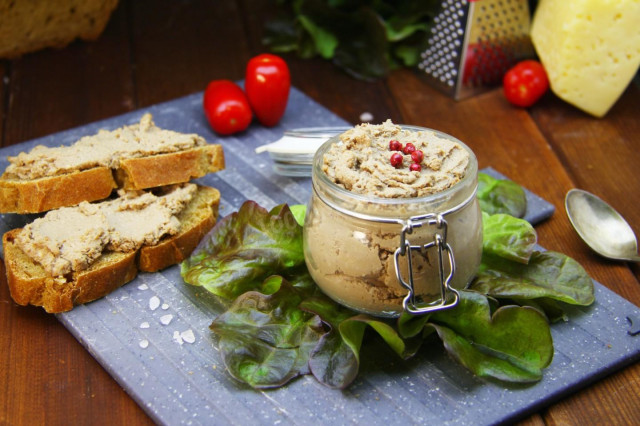 Tuna pate canned