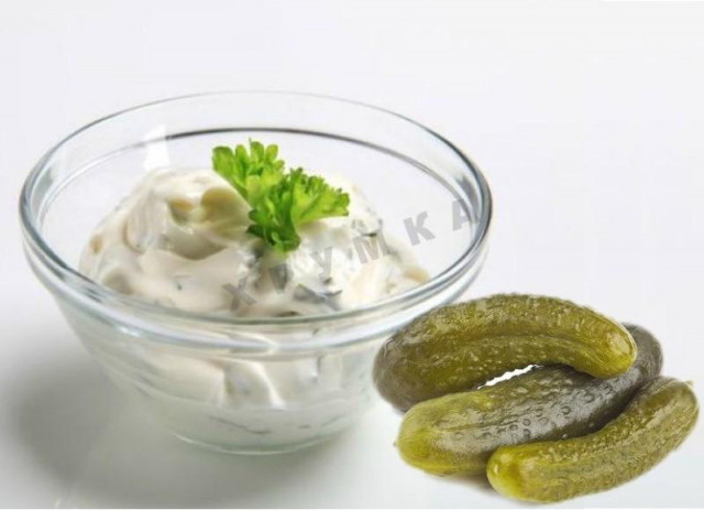 Tartare sauce with cucumbers, mayonnaise and green onions