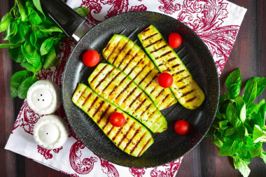 Grilled zucchini in a frying pan without oil