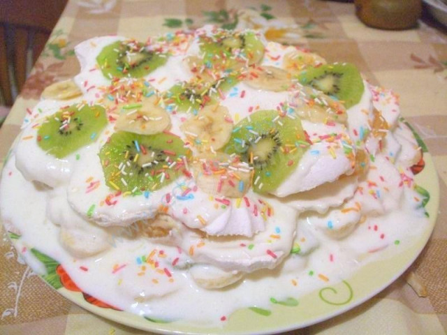 Marshmallow fruit cake with bananas and kiwi without baking