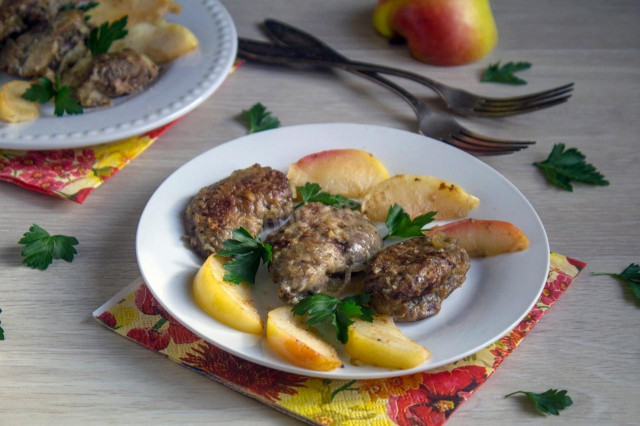 Chicken liver with apples