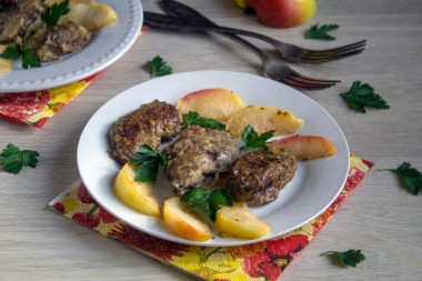 Chicken liver with apples