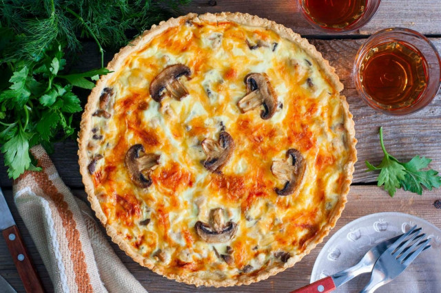 Loran pie with chicken and mushrooms