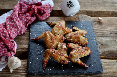 Wings in soy sauce in a frying pan