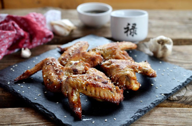 Wings in soy sauce in a frying pan