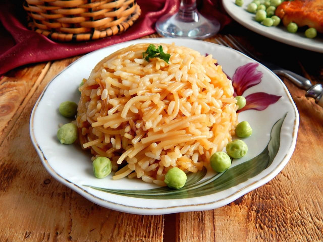 Turkish rice with noodles