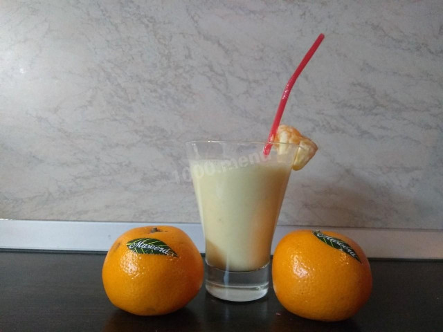 Orange-banana smoothies on kefir