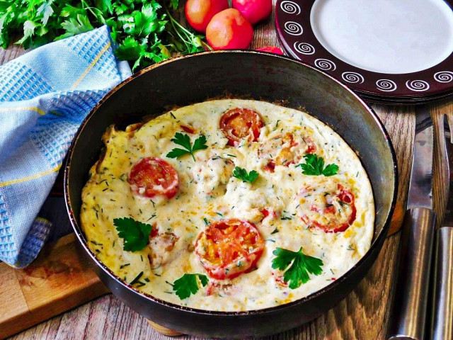 Scrambled eggs with tomatoes and cheese