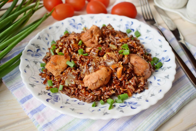 Brown rice pilaf with chicken