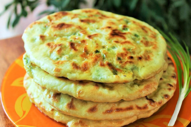 Flatbread with cheese and garlic