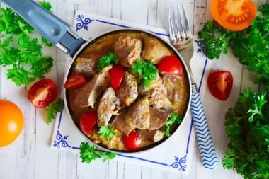 Liver with carrots, onions and mayonnaise in a frying pan