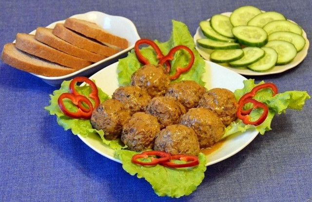 Meatballs with minced cabbage and rice