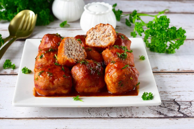 Meatballs without rice in a pan with gravy