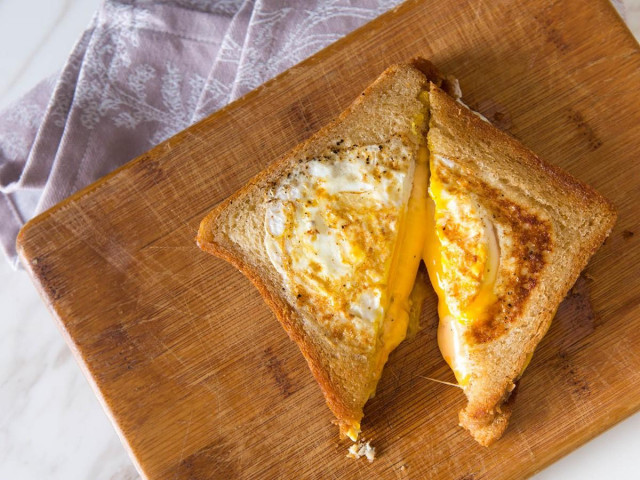 Bread with cheese and egg