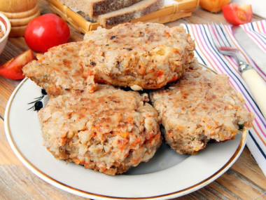 Buckwheat cutlets with minced meat in a frying pan