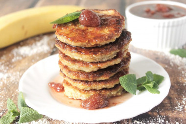 Oatmeal pancakes with banana