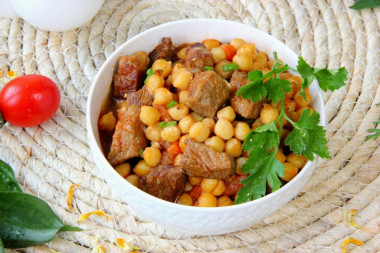 Chickpeas with beef