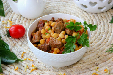 Chickpeas with beef