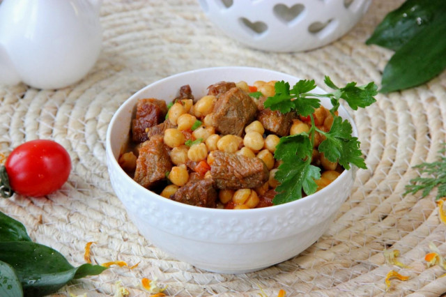 Chickpeas with beef