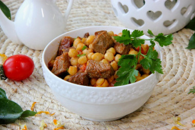 Chickpeas with beef