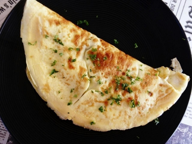Omelet without butter in a frying pan