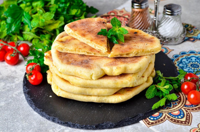 Khachapuri on kefir with cottage cheese in a frying pan