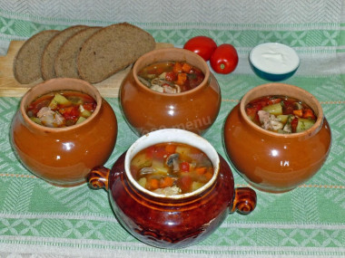 Soup in pots in the oven