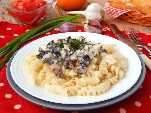 Fricassee with mushrooms