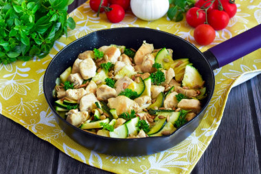 Chicken pan with zucchini