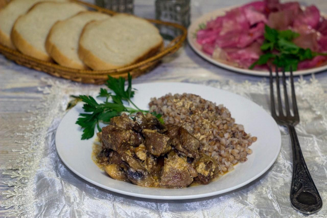 Beef with mushrooms in cream sauce