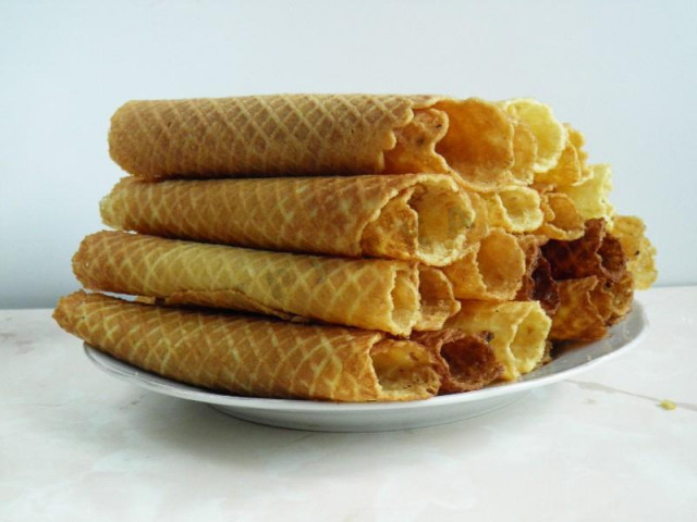 Soviet waffle rolls