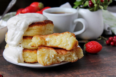 Kefir cheese pancakes with cottage cheese in a frying pan