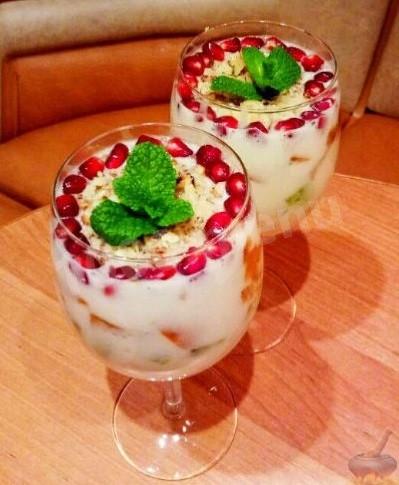Marshmallow dessert with fruits
