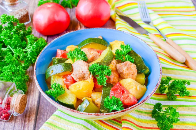 Zucchini with potatoes, cabbage and meat