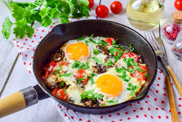 Fried eggs with mushrooms, mushrooms, tomatoes and cheese
