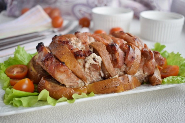 Meat with quince in the oven