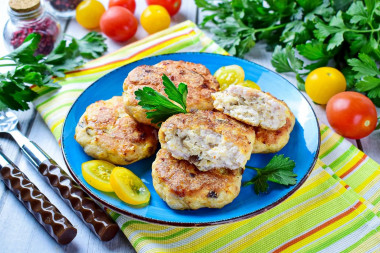 Chicken cutlets with mushrooms and cheese in the oven