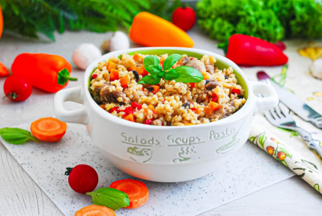 Bulgur with turkey and vegetables in a frying pan