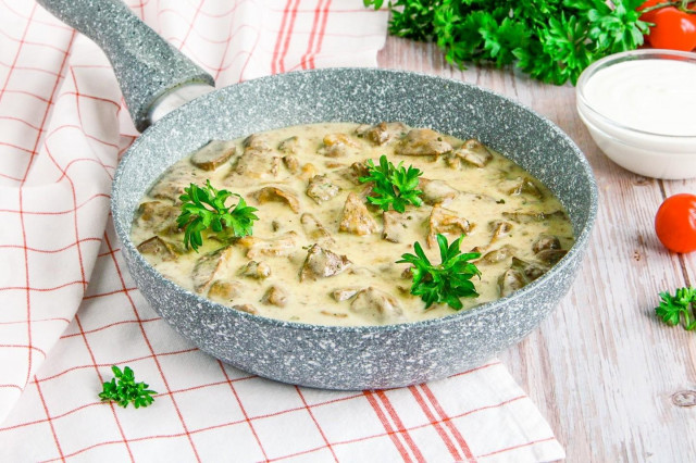 Turkey liver in sour cream