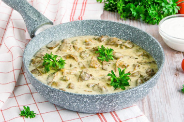 Turkey liver in sour cream