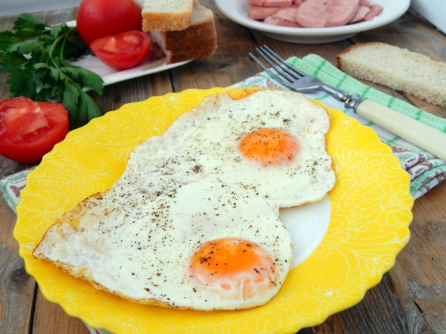 Fried eggs in a slow cooker