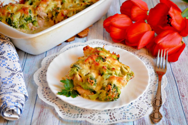 Casserole with broccoli and chicken