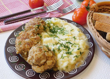 Meatballs with side dish