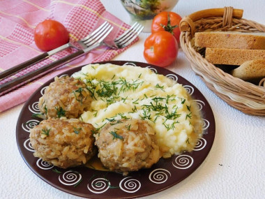 Meatballs with side dish