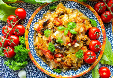 Cabbage stew with eggplant and tomatoes