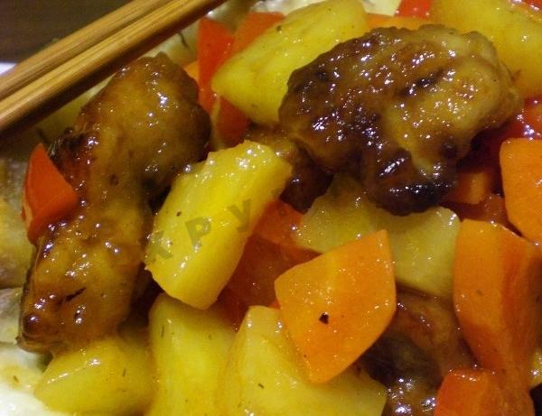 Chicken with pineapples in sweet and sour sauce