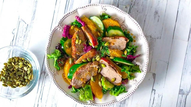 Salad with duck and oranges