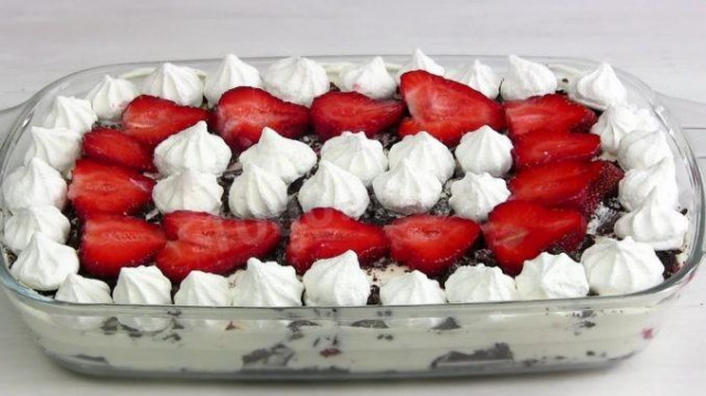 Strawberry dessert with sour cream and Oreo cookies