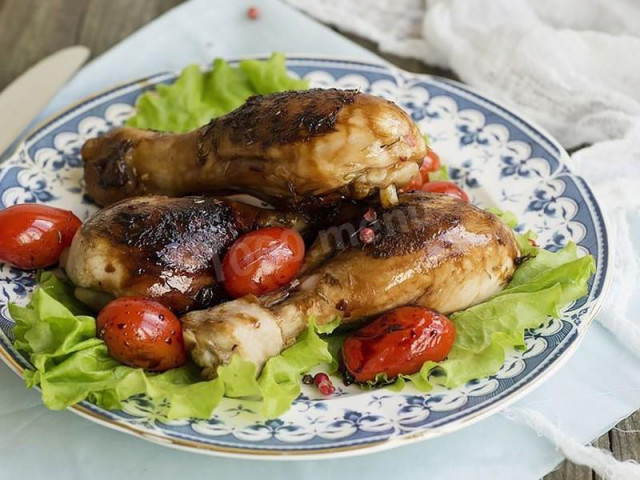 Chicken drumsticks quickly in a marinade of leavened wort with cherry